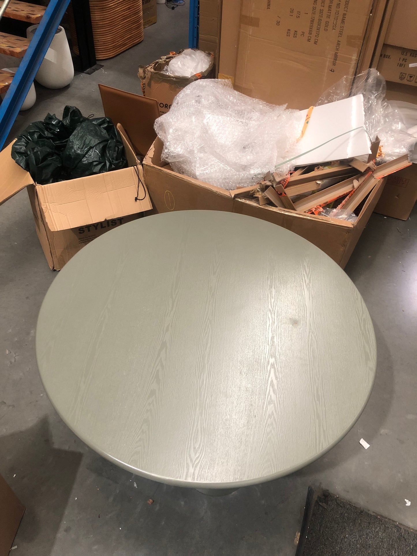 GLOBEWEST ARTIE WAVE DINING TABLE (DAMAGED)